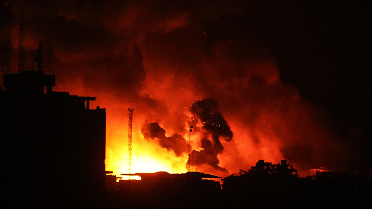 İsrail Gazze'ye gece boyunca bomba yağdırdı