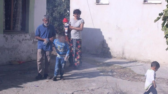 Ailesi ellerini yemesin diye pet şişe takıyor - Sayfa 8