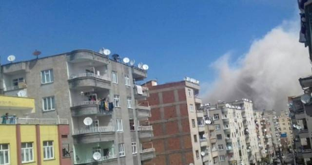 Diyarbakır'da patlama! Olay yerinden ilk görüntüler - Sayfa 3