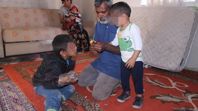Ailesi ellerini yemesin diye pet şişe takıyor - Sayfa 5