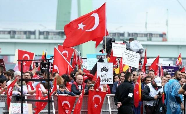 Avrupa'daki Türkler Demokrasi Nöbetinde-FOTO - Sayfa 1