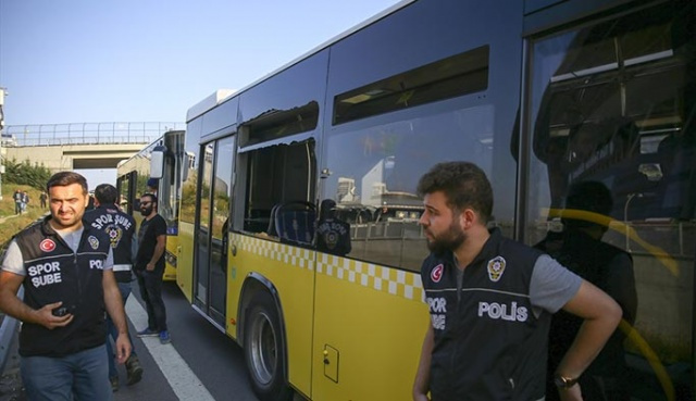 Fenerbahçe taraftarı yine otobüslerin camlarını kırdı - Sayfa 3