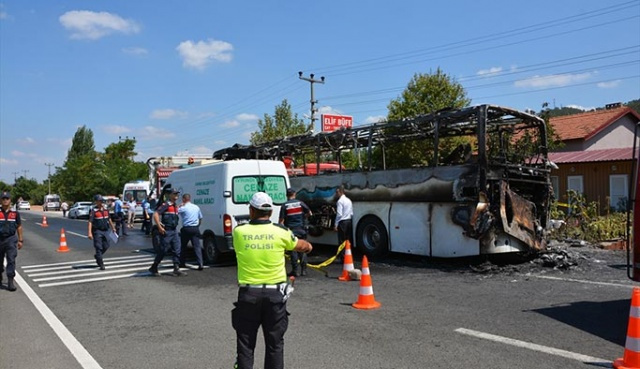 Balıkesir'de otobüs yangınından kareler - Sayfa 1