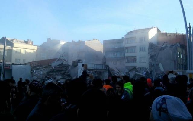 İstanbul Zeytinburnu'nda 8 katlı bina çöktü - Sayfa 2