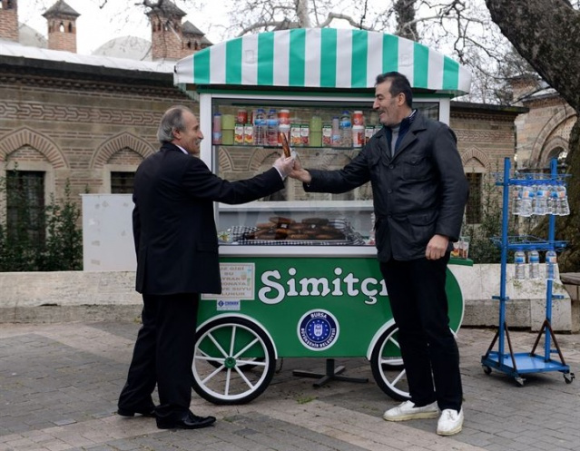 Takım elbiseli kravatlı simitçi - Sayfa 2