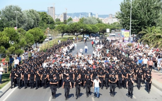 Polis, Kılıçdaroğlu'na etten duvar ördü - Sayfa 1