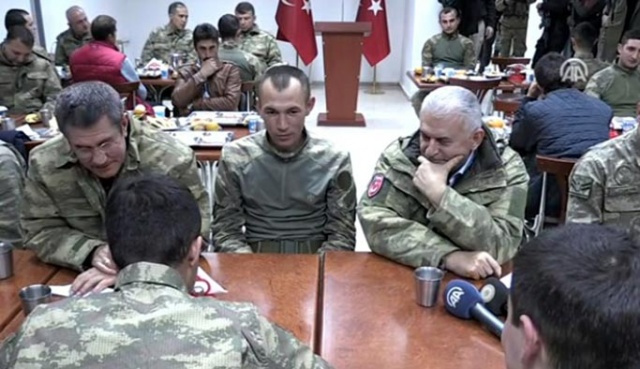 Başbakan Yıldırım Dağlıca'da askerle birlikte canlı yayına katıldı - Sayfa 1