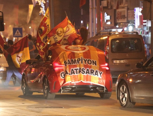 Galatasaray taraftarlarının şampiyonluk kutlamaları - Sayfa 3