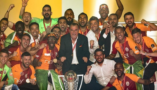 Galatasaray şampiyonluk kutlamalarından renkli kareler - Sayfa 1