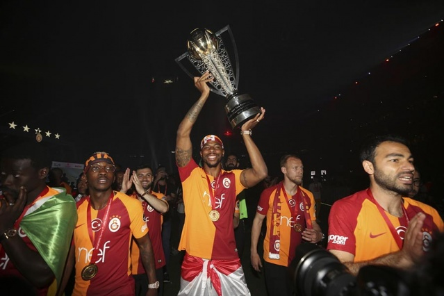 Galatasaray şampiyonluk kutlamalarından renkli kareler - Sayfa 2