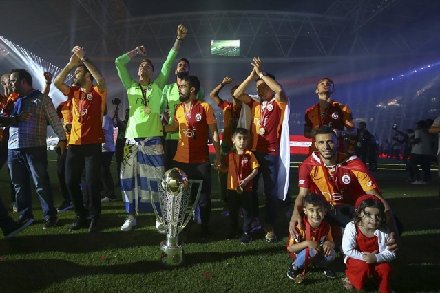 Galatasaray şampiyonluk kutlamalarından renkli kareler - Sayfa 3