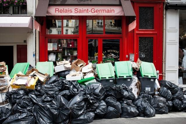 Paris sokaklarını 'çöp götürüyor' - Sayfa 1