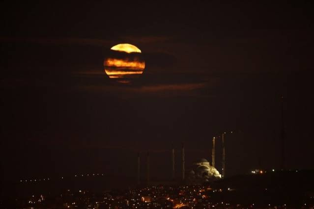 Süper Ay İstanbul'dan böyle görüldü - Sayfa 1