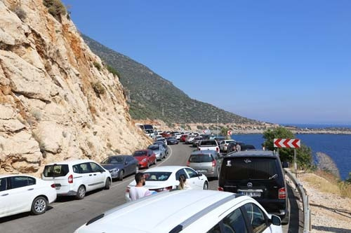 O şehre girmek için metrelerce kuyruk oluştu - Sayfa 5