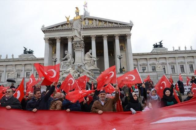 Viyana'daki Türkler'den terör protestosu - Sayfa 3