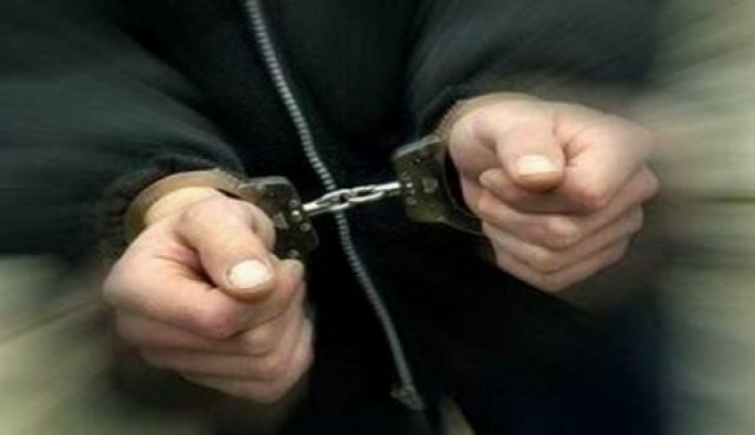 İzmir'de 5 kişi gözaltına alındı