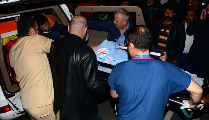 Bitlis'te kaza: 2 ölü, 13 yaralı