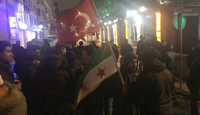 İran ve Rus temsilcilikleri önünde Halep protestosu