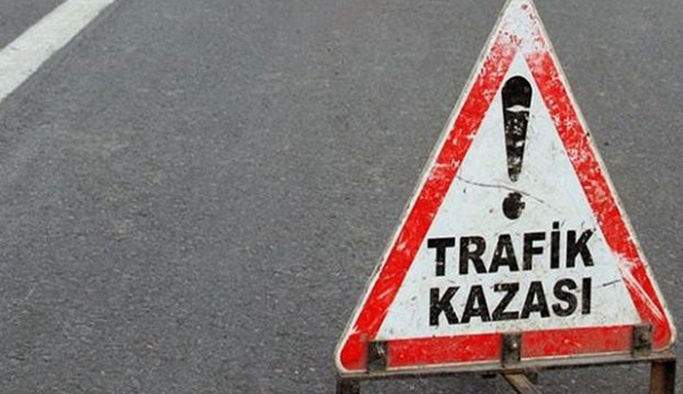 Sivas'ta yolcu otobüsü tıra çarptı: 10 yaralı