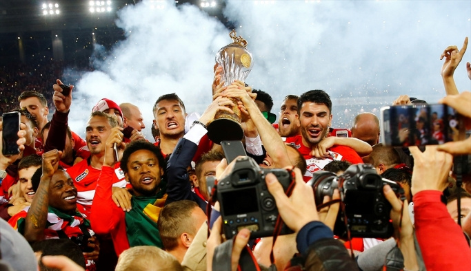 Spartak Moskova kupasını aldı