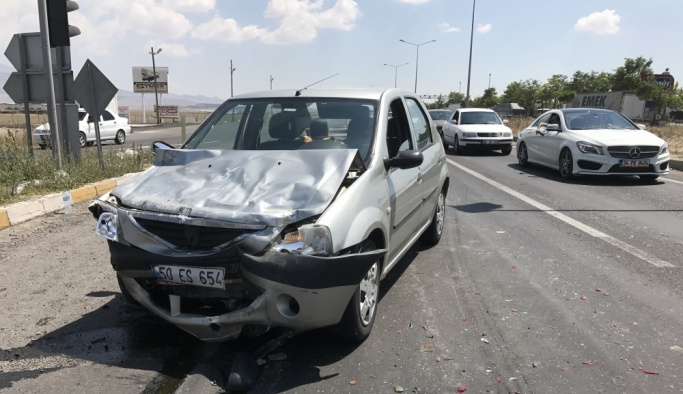 Aksaray'da iki otomobil çarpıştı: 8 yaralı