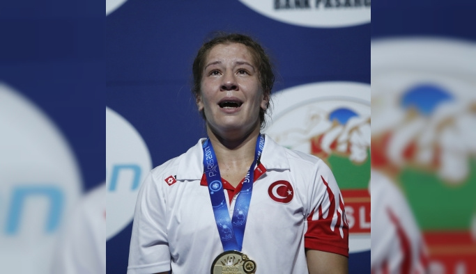 Cumhurbaşkanı Erdoğan, dünya şampiyonu Adar'ı kutladı