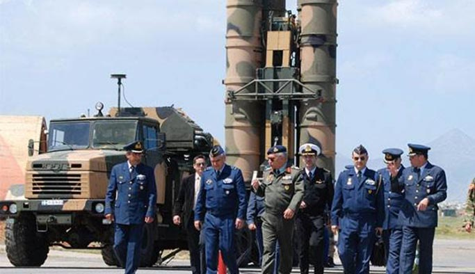 Rus S-300 füzeleri alan Yunanistan da NATO üyesi