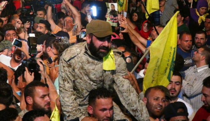 Suriye'de serbest bırakılan Hizbullah militanları Lübnan'da