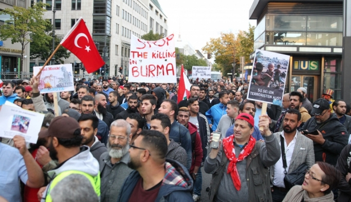 Almanya’da Arakan protestosu