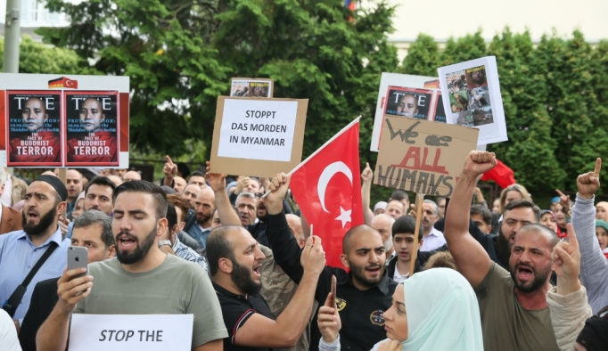 Almanya'daki Müslümanlardan Arakan protestosu