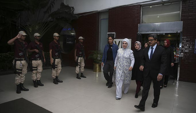 Bakan Çavuşoğlu ile Emine Erdoğan Arakan için Bangladeş'te