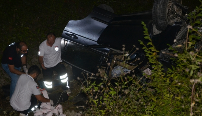 Sinop'ta otomobil menfeze devrildi: 1 ölü, 2 yaralı