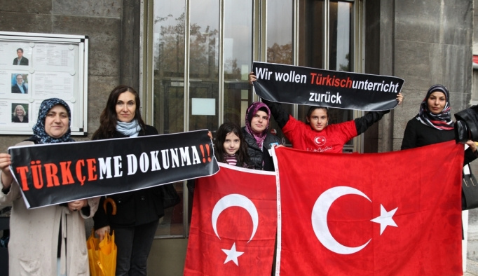Almanya'da "Türkçeme dokunma" protestosu