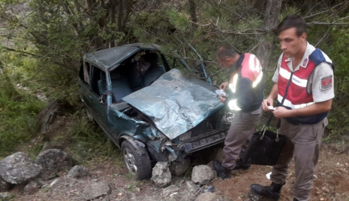 Çankırı'da otomobil uçuruma yuvarlandı: 2 yaralı
