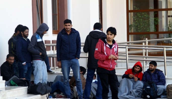 Fethiye otobüs terminalinde 28 kaçak yakalandı