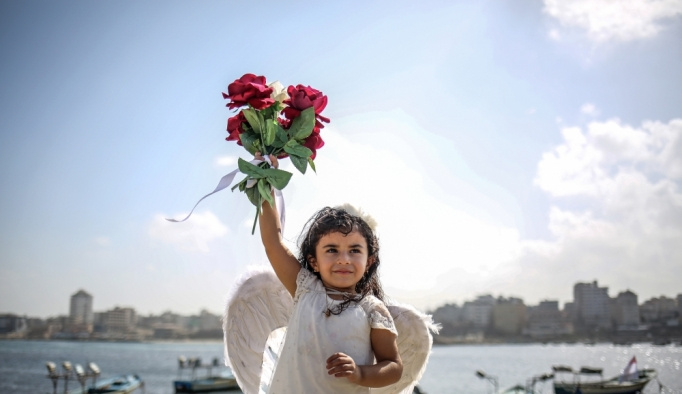 İsrail ablukasının ayırdığı Gazzeli küçük kızın baba özlemi