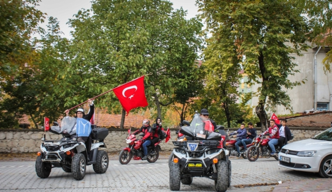 Motosikletçilerden "Demir Atlarla Cumhuriyet Korteji"