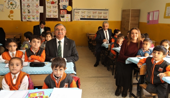 Milli Eğitim Bakanı Yılmaz, Hakkari'de