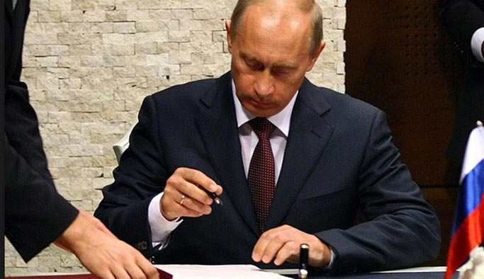 Putin'den CNN ve BBC'yi 'ajan' ilan eden imza