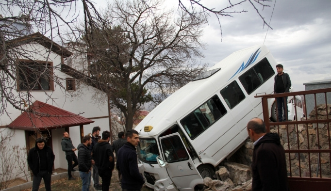 Sivas'ta trafik kazası güvenlik kamerasına yansıdı