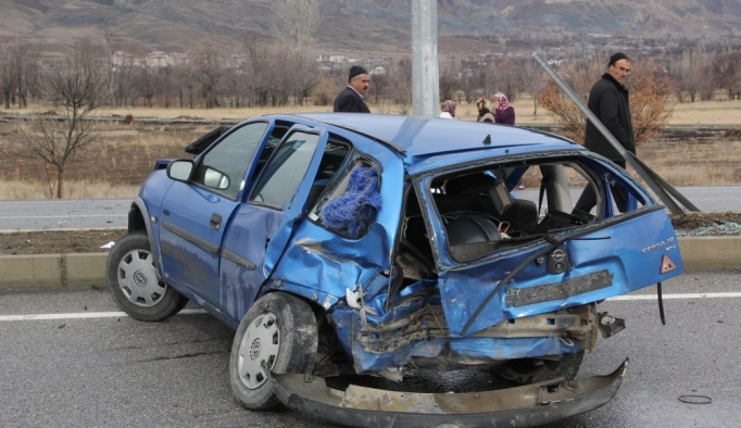 Erzincan'da trafik kazaları: 7 yaralı