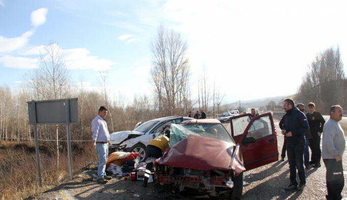 Sivas'ta trafik kazası: 2 ölü