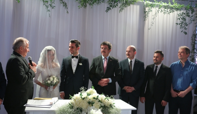 Bakanlar Zeybekci ve Soylu Denizli'de nikah şahidi oldu
