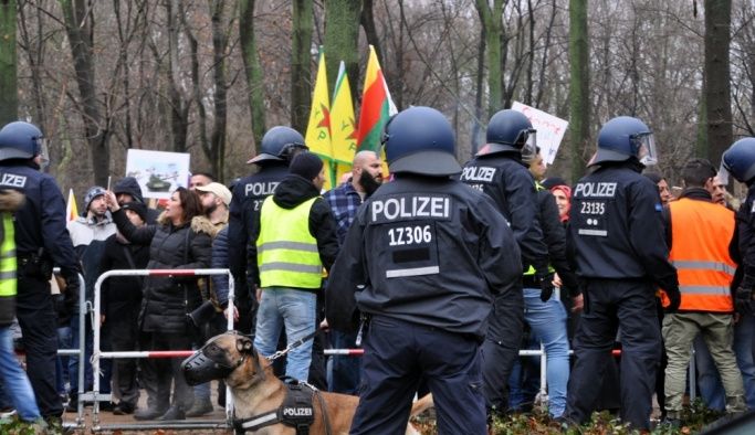 Alman polisinden PKK yandaşlarına müdahale