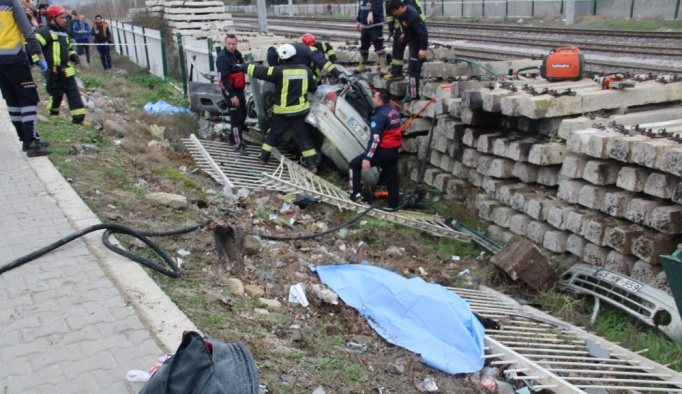 Manisa'da trafik kazası: 4 ölü, 2 yaralı