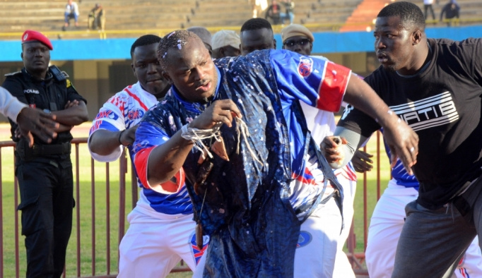 Senegal'de geleneksel kum güreşi şampiyonası