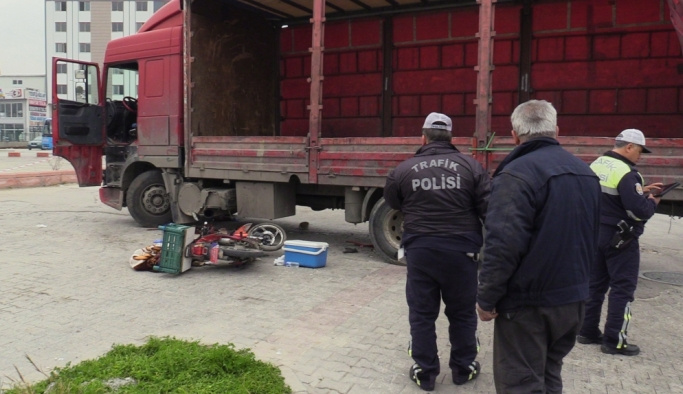 Adana'da kamyonla çarpışan bisiklet sürücüsü öldü