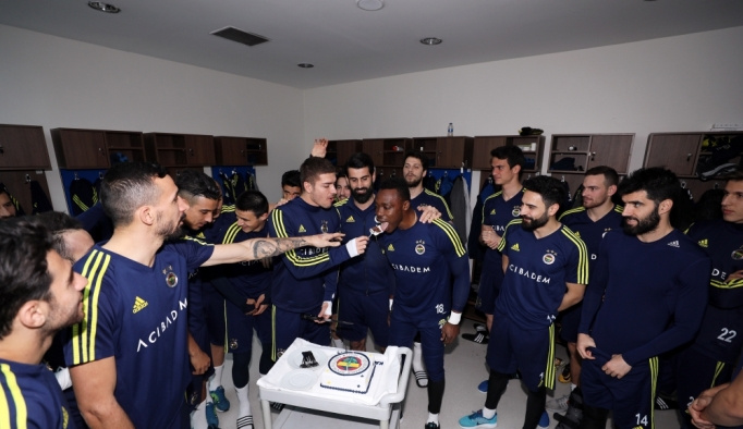Fenerbahçe'de Kameni ve Neustaedter'in doğum günü kutlandı