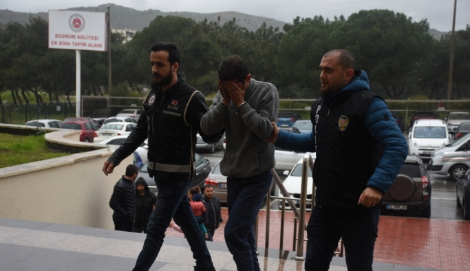 Göçmen kaçakçılığı suçlamasına 2 tutuklama