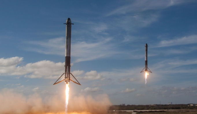 GÜNCELLEME - SpaceX, Falcon Heavy roketini fırlattı